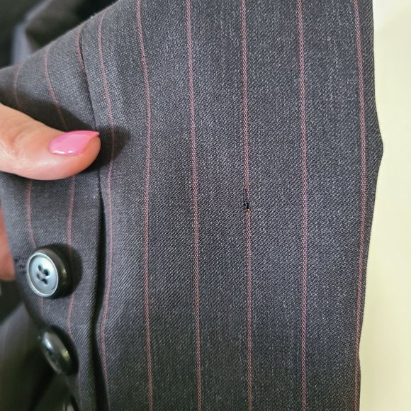 Dana Buchman Women's Size 8 Dark Grey Pinstripe 100% Wool 2-Button Blazer - Picture 12 of 12